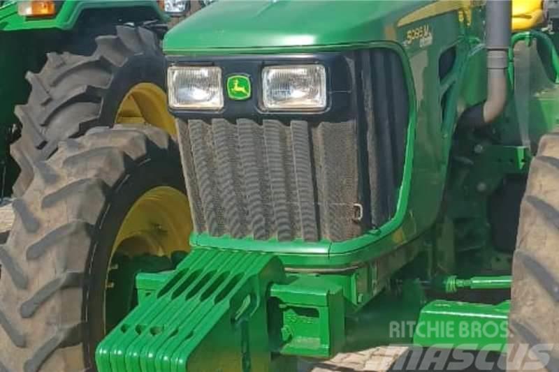John Deere 5095M Traktori