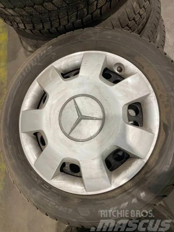 Bridgestone *Mercedes deksels met banden*205/55R16 Gume, kotači i naplatci