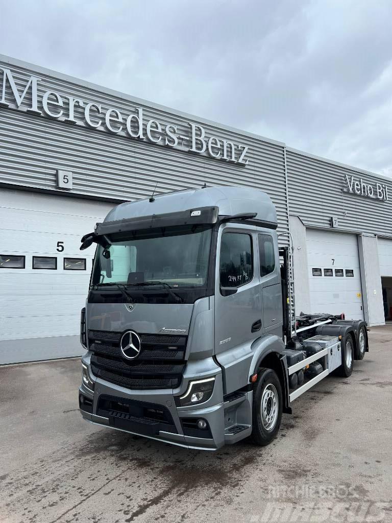 Mercedes-Benz Actros 2853 Finns för omgående leverans Rol kiper kamioni s kukama za dizanje