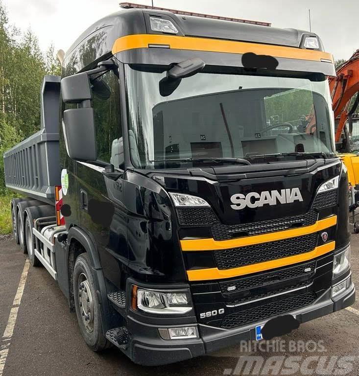 Scania G560 Rol kiper kamioni s kukama za dizanje