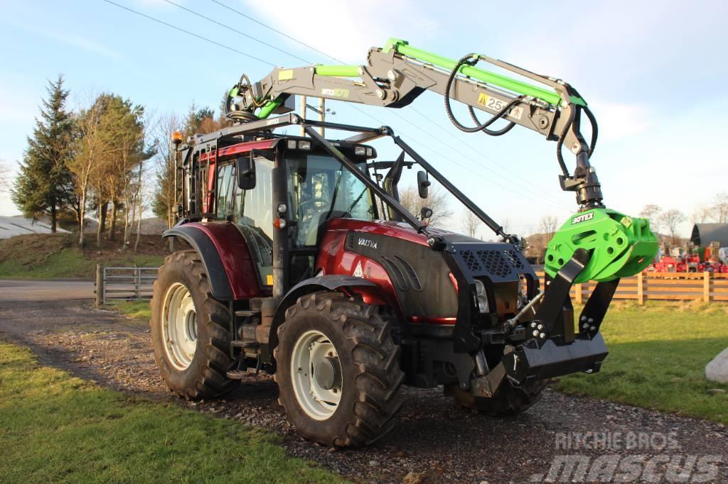 Valtra T163 Tractor with Botex 573 Forestry Loader Šumski traktori