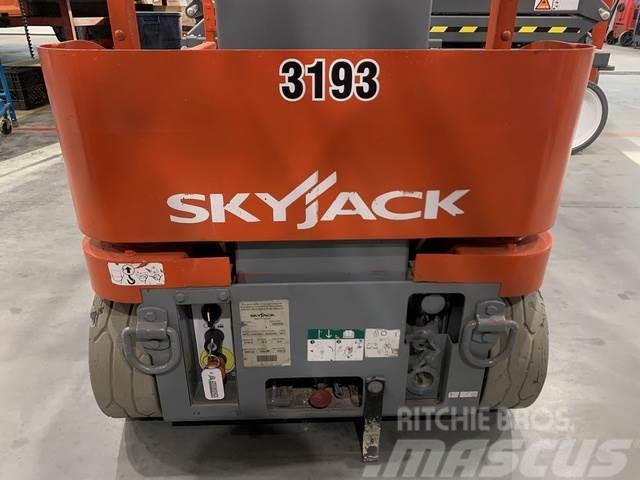 SkyJack SJ16 Vertical Mast Lift Vertikalne radne podizne platforme