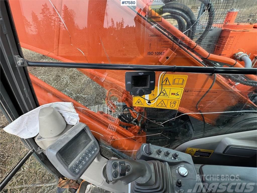 Hitachi ZX225 crawler excavator w/ 2 buckets and tilt WATC Bageri gusjeničari
