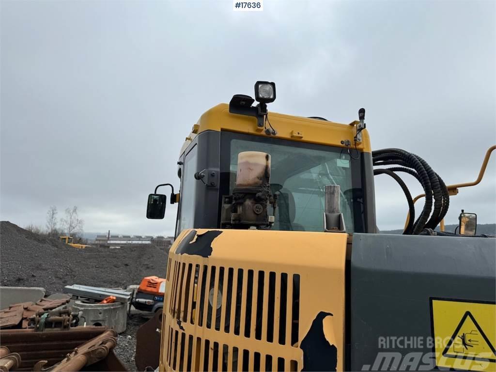 Volvo ECR235CL Tracked excavator w/ bucket and tilt Bageri gusjeničari