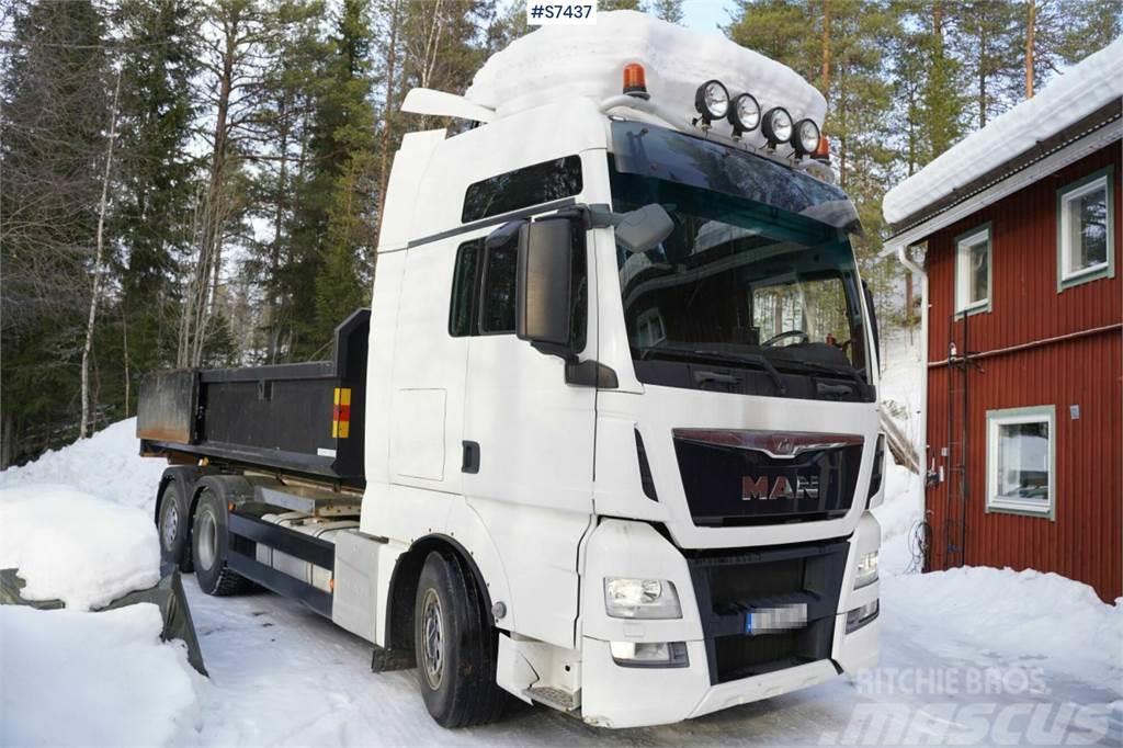 MAN TGX26.480 6x2 Hook truck with flat bed Rol kiper kamioni s kukama za dizanje