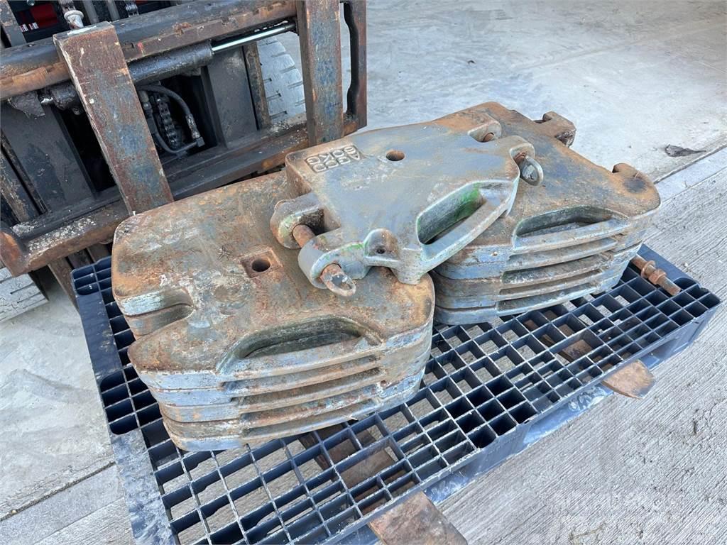 Massey Ferguson Set of front weights with centre tow weight Prednji utegovi