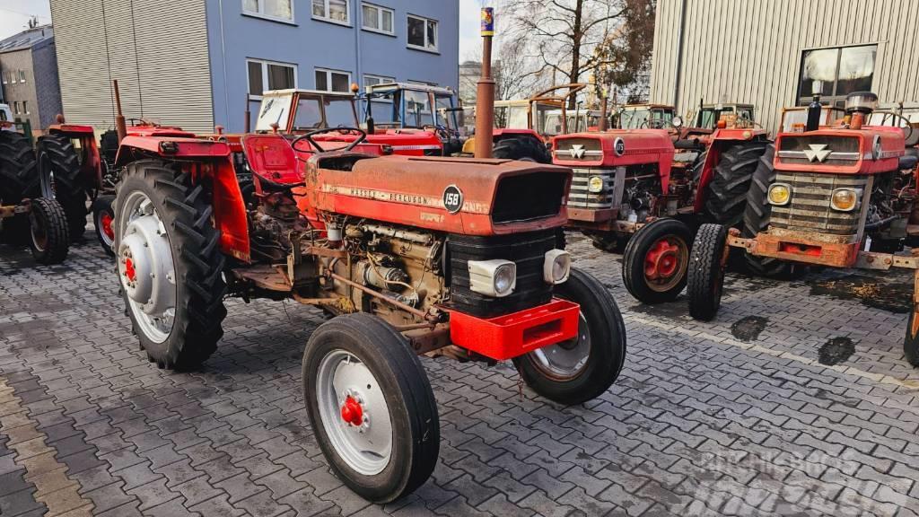 Massey Ferguson 158 Traktori