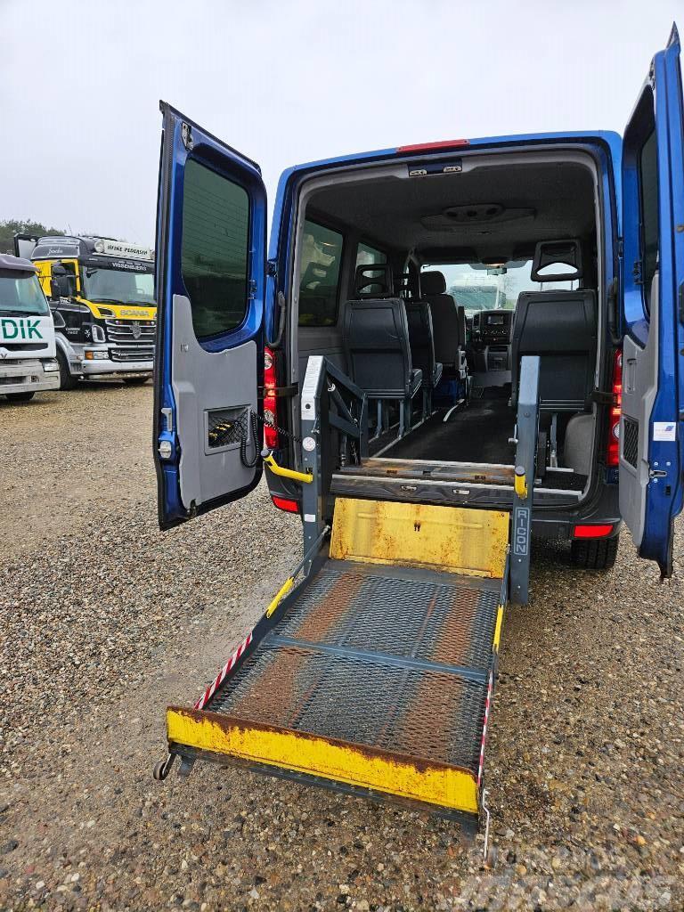 Volkswagen Crafter 2.5 TDI with lift for wheelchair Mini autobusi