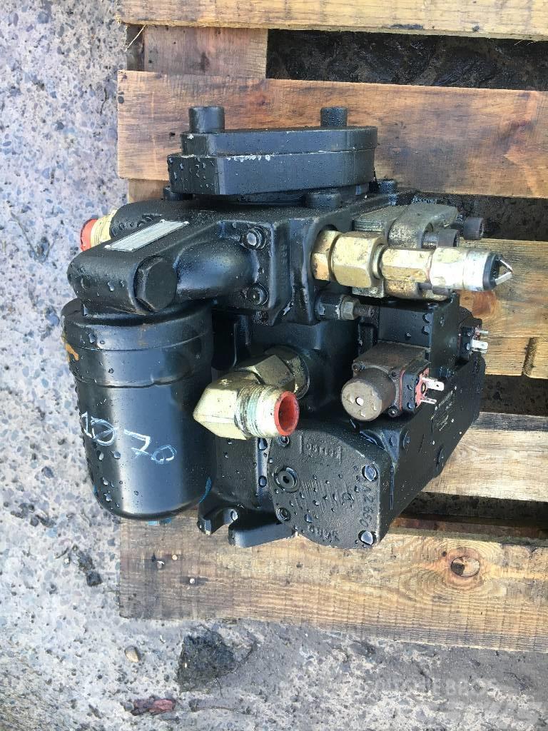 Timberjack 1070 Trans pump F058046 Mjenjači