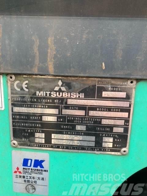 Mitsubishi FG25N Plinski viličari