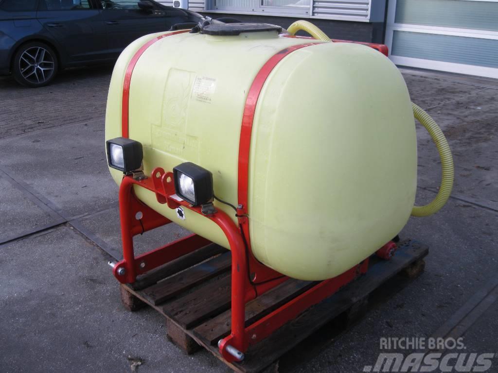 Agromehanika 400 liter tank in frame Prskalice gnojiva