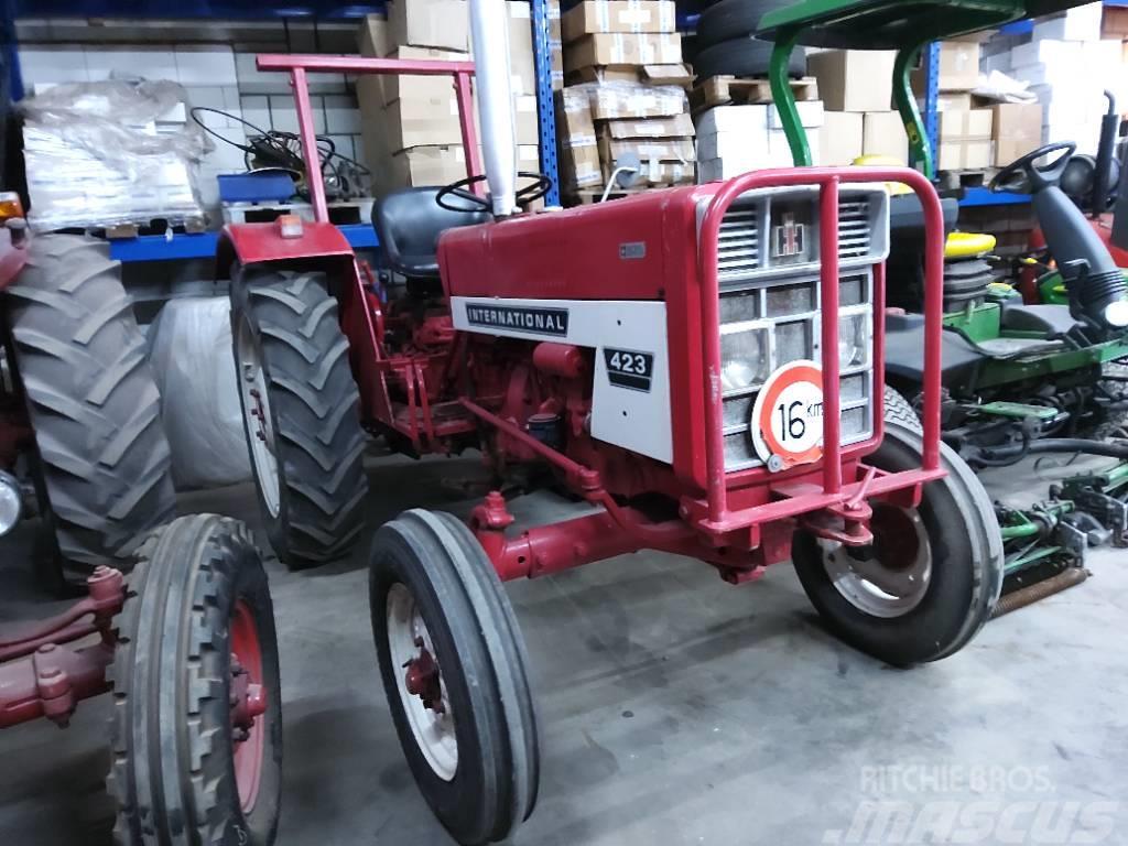 IH 423 Traktori