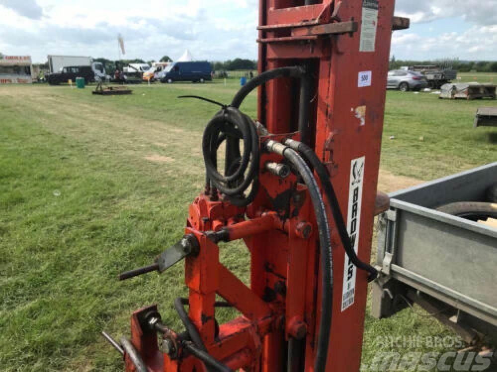Browns Post Knocker - contractor Ostala oprema za traktore
