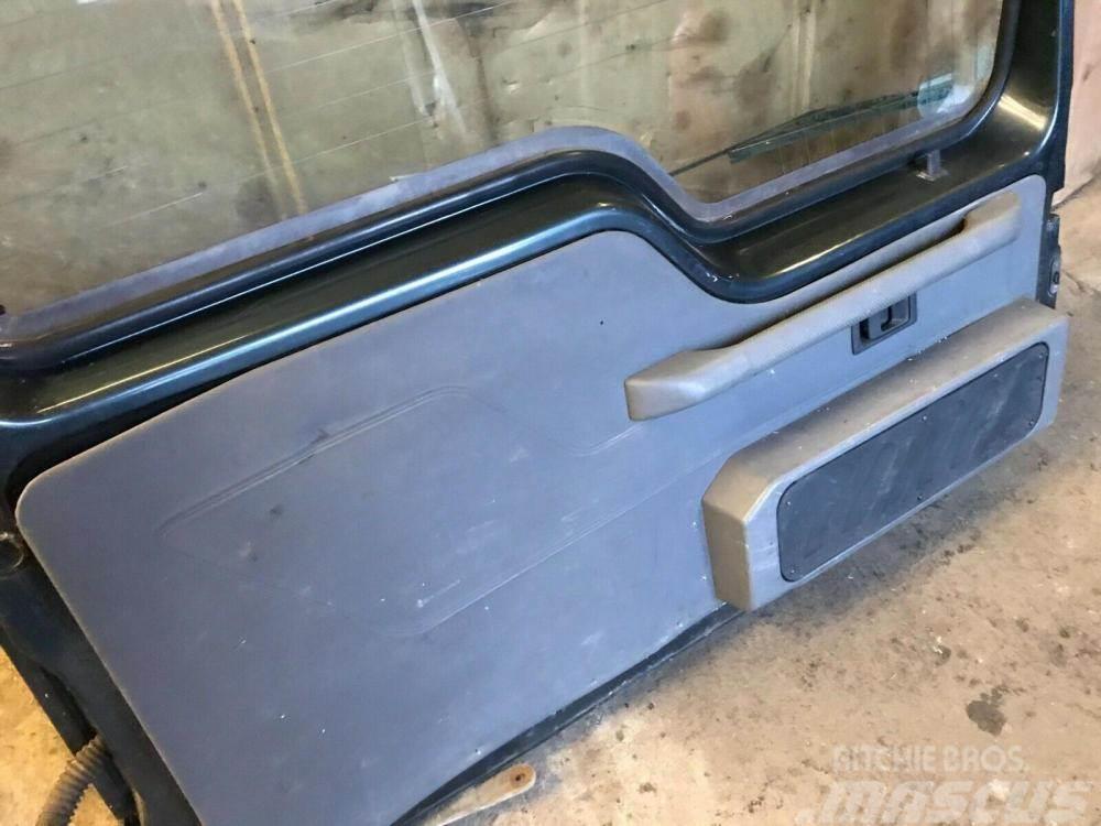 Land Rover Discovery 300 TDi rear door complete £90 Ostalo