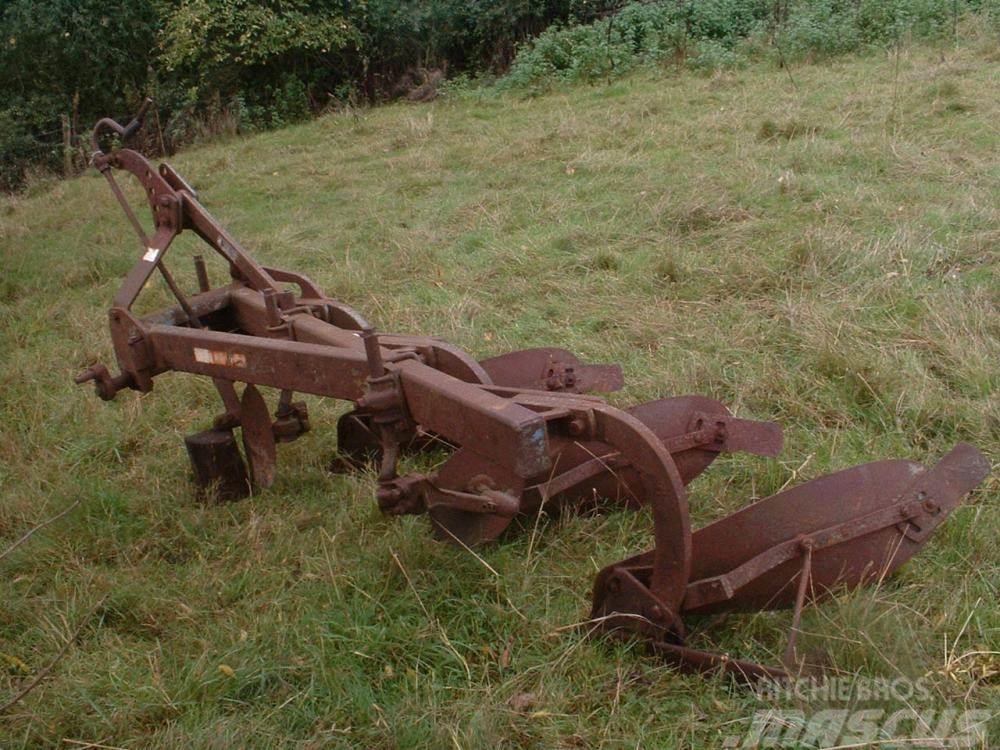 Massey Ferguson three furrow plough Ostale komponente