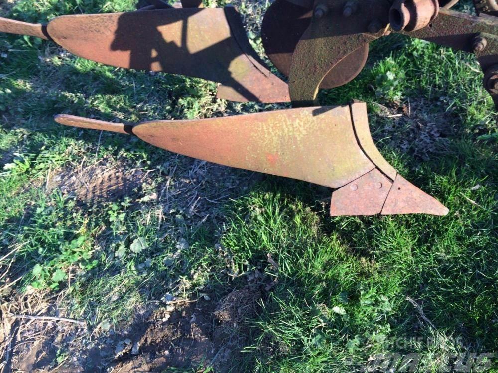 Ransomes 2 furrow plough £380` Ostale komponente