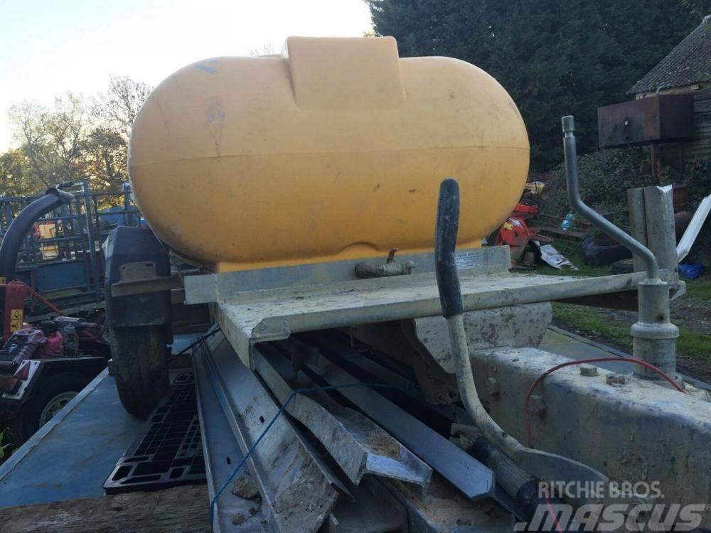  water bowser £400 plus vat £480 Tank prikolice