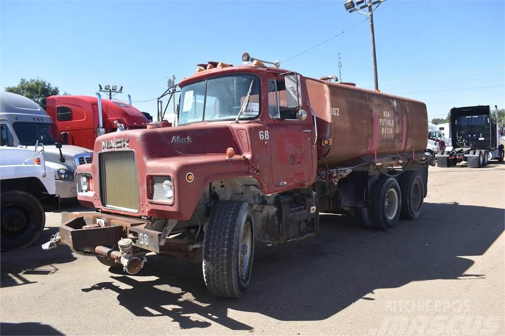 Mack DM685S Kamioni cisterne