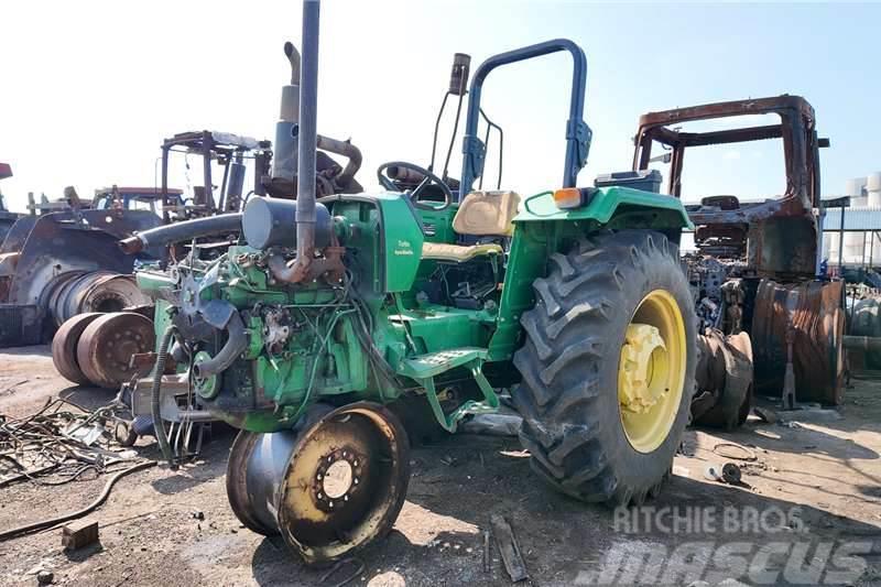 John Deere JD 5215 Tractor Now stripping for spares. Traktori
