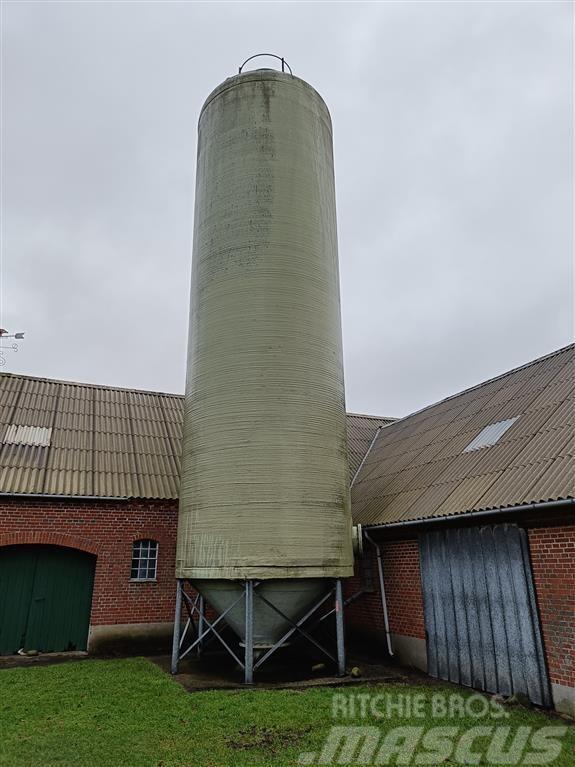Tunetank 70 tons med snegl Oprema za istovaranje silosa