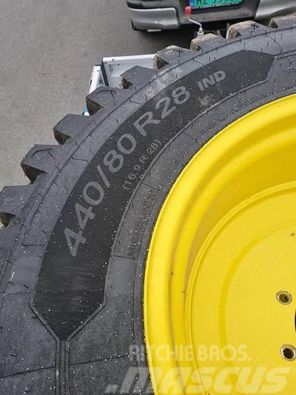 John Deere Hjul par: Michelin Crossgrip 440/80R28 Fakspro Gul Gume, kotači i naplatci