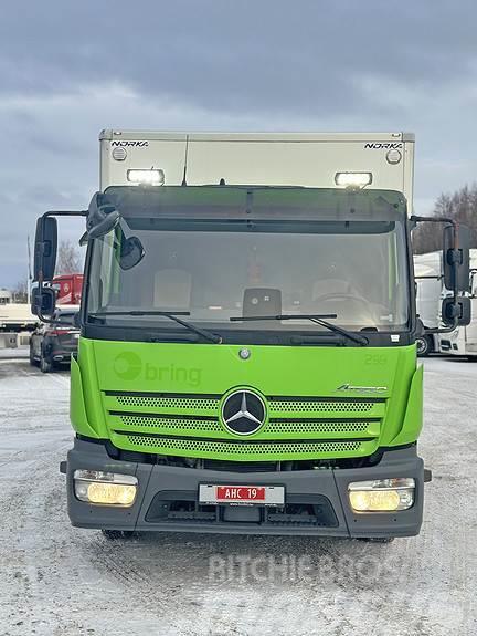 Mercedes-Benz Atego 818L/33 Sanduk kamioni