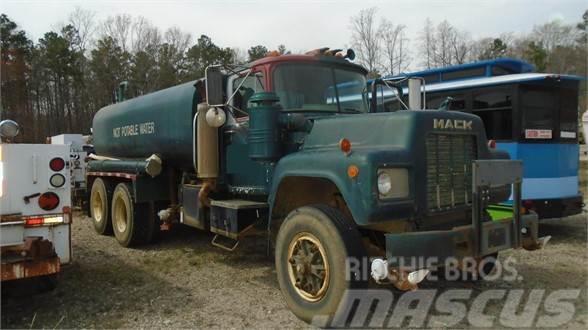Mack RD685S Kamioni za vodu