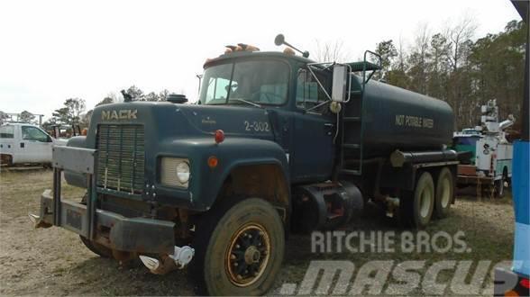 Mack RD685S Kamioni za vodu