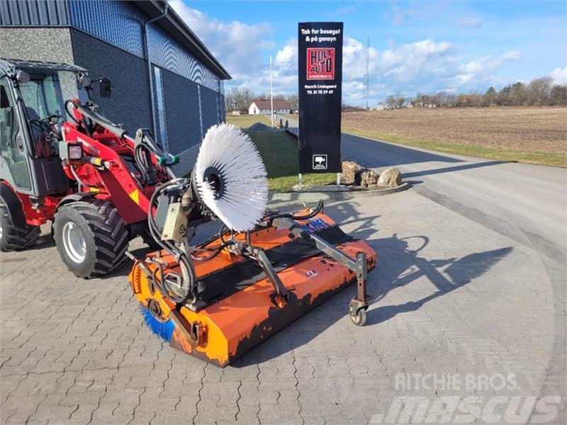 Tuchel Plus 560  180 cm med opsamler og sidebørste Ostala oprema za traktore
