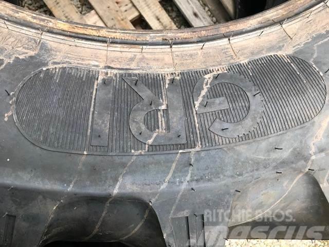  Rear Tyres Gume, kotači i naplatci