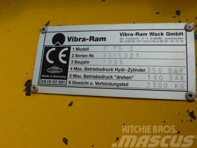 Komatsu Vibra-Ram P 75 D / Lehnhoff MS 25 / 2100 kg Bageri gusjeničari