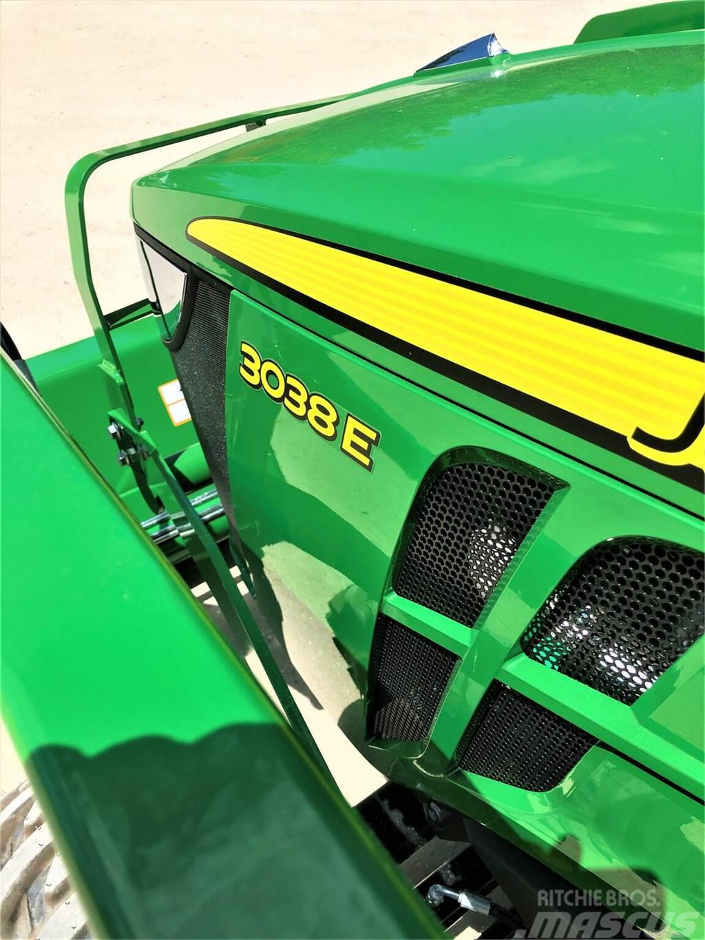 John Deere 3038E Kompaktni (mali) traktori