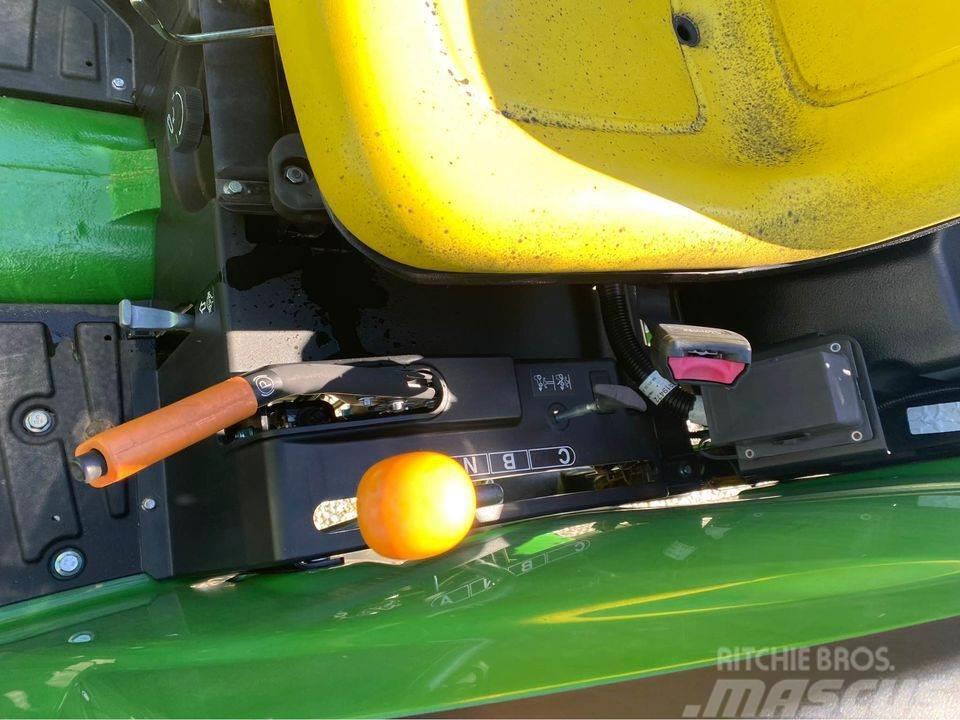 John Deere 4044M Kompaktni (mali) traktori