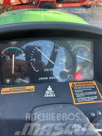 John Deere 4200 Kompaktni (mali) traktori