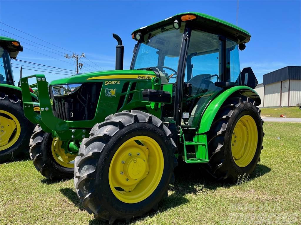 John Deere 5067E Kompaktni (mali) traktori