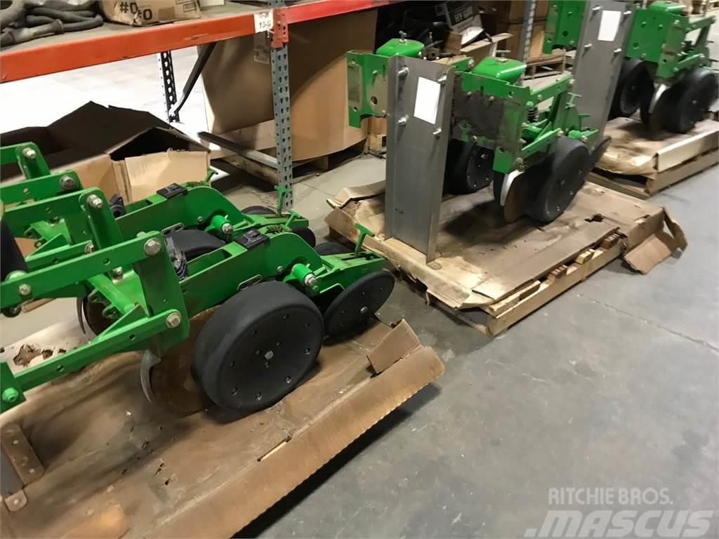 John Deere XP row unit w/ closing wheels Ostali stroji i dodatna oprema za sjetvu i sadnju