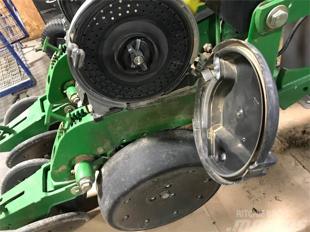 John Deere XP row unit w/ closing wheels & meters Ostali stroji i dodatna oprema za sjetvu i sadnju