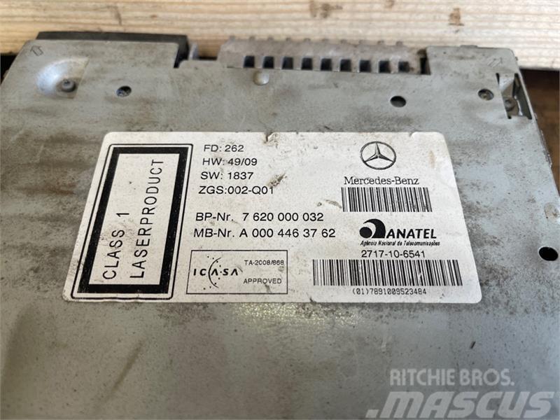 Mercedes-Benz MERCEDES RADIO A0004463762 Druge komponente