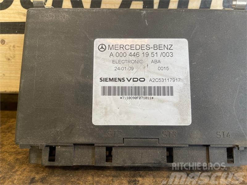 Mercedes-Benz MERCEDES ECU ABA  A0004461951 Elektronika