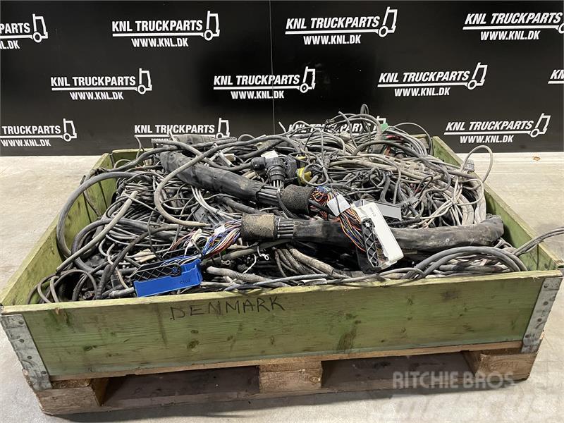 Scania SCANIA COMPLTE CABELS / WIRING NGR S580 6X4 Elektronika