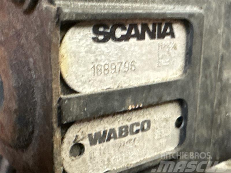Scania  VALVE BLOCK SOLENOID VALVE 1889796 Radijatori