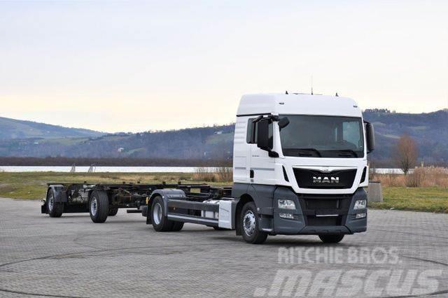 MAN TGX 18.440 Fahrgestell 7,00m + Anhänger 6,90m Kamioni-šasije