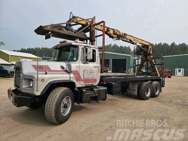 Mack DM690S Kamioni za drva