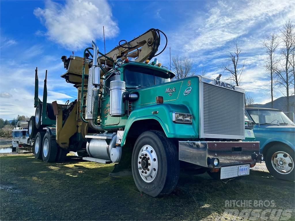 Mack RW700 Kamioni za drva