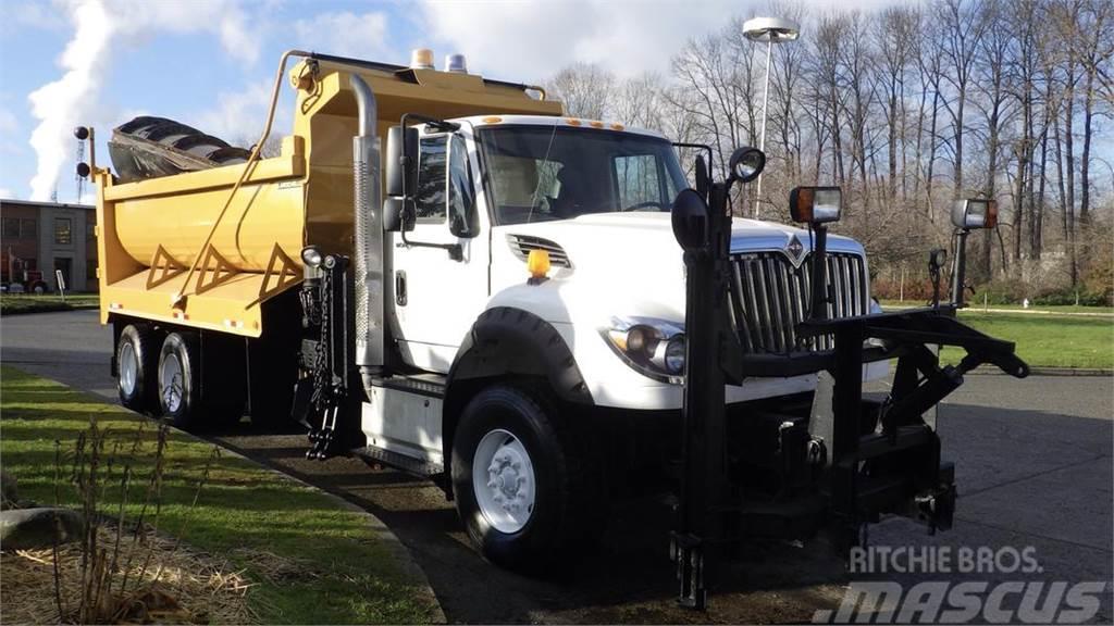 International WorkStar 7600 Dump Truck Sniježne daske i  plugovi