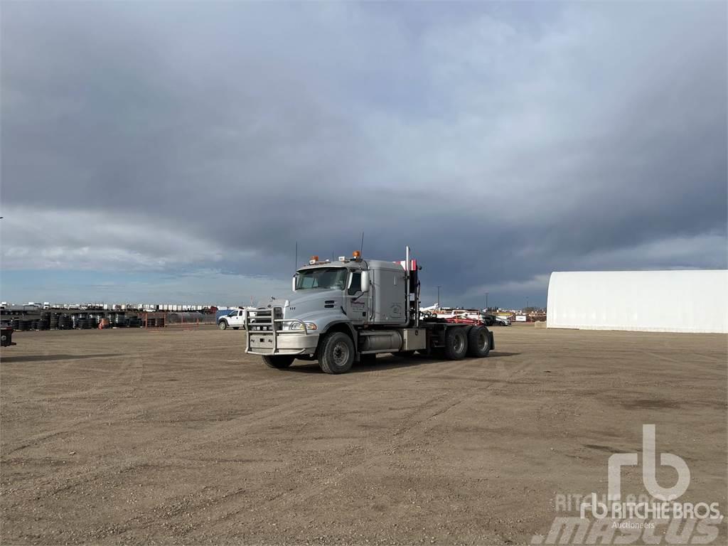 Mack CXN613 Kamioni s ravnim pločom / vitlom