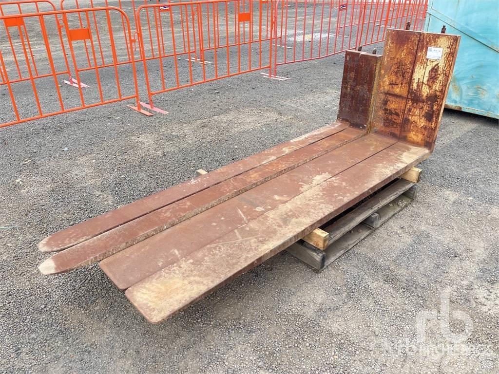  Quantity of (2) Forklift Tines Ostale komponente