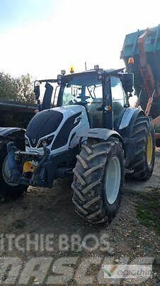 Valtra N154D Traktori
