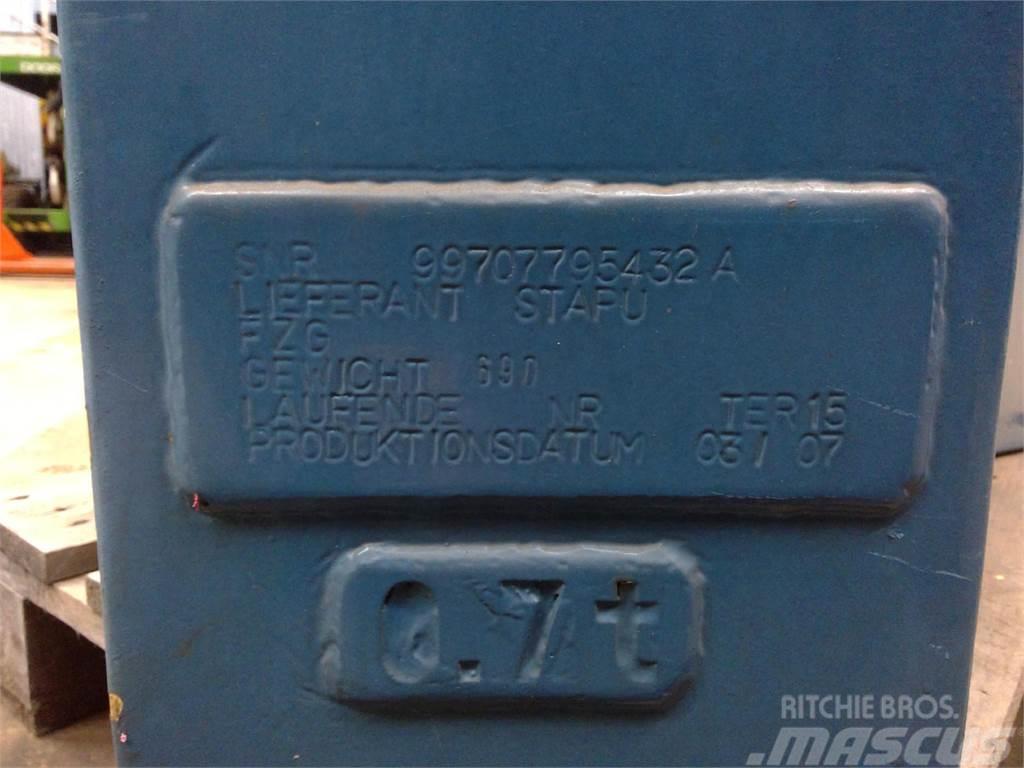 Faun ATF 40G-2 Counterweight 0,7 ton right side Oprema i dijelovi za kranove