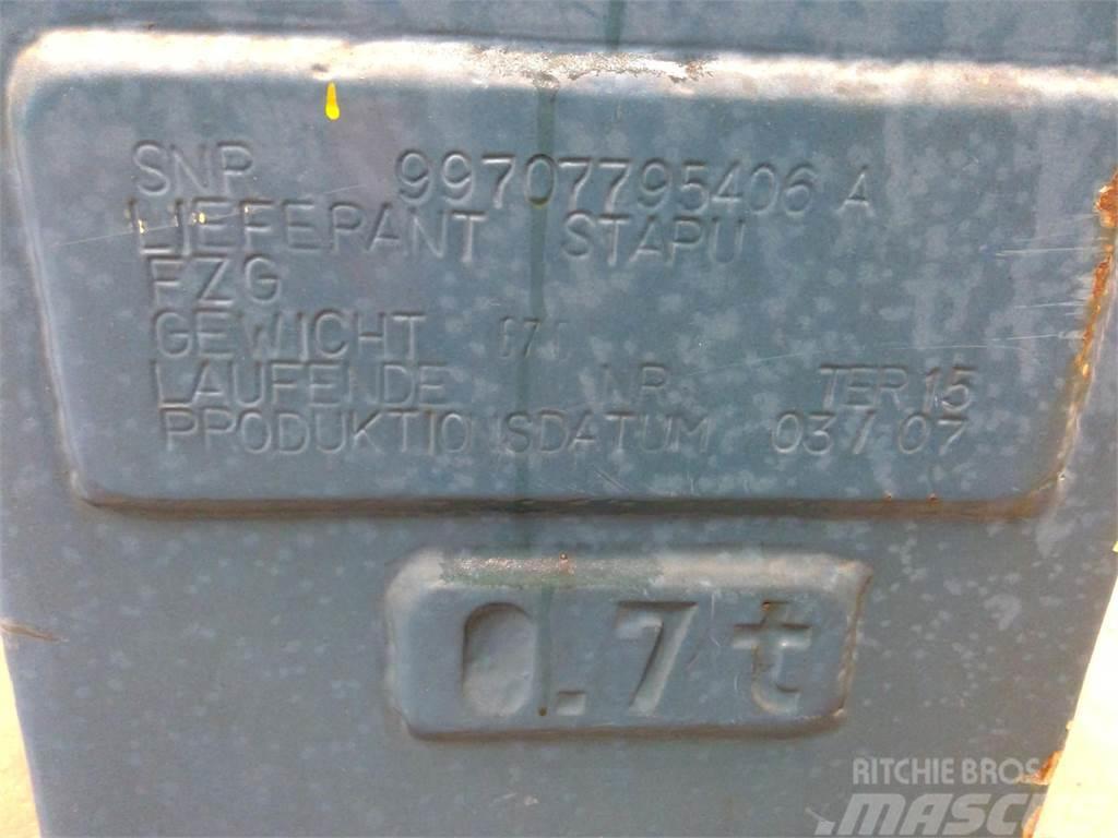 Faun ATF 40G-2 counterweight 0,7 ton left side Oprema i dijelovi za kranove